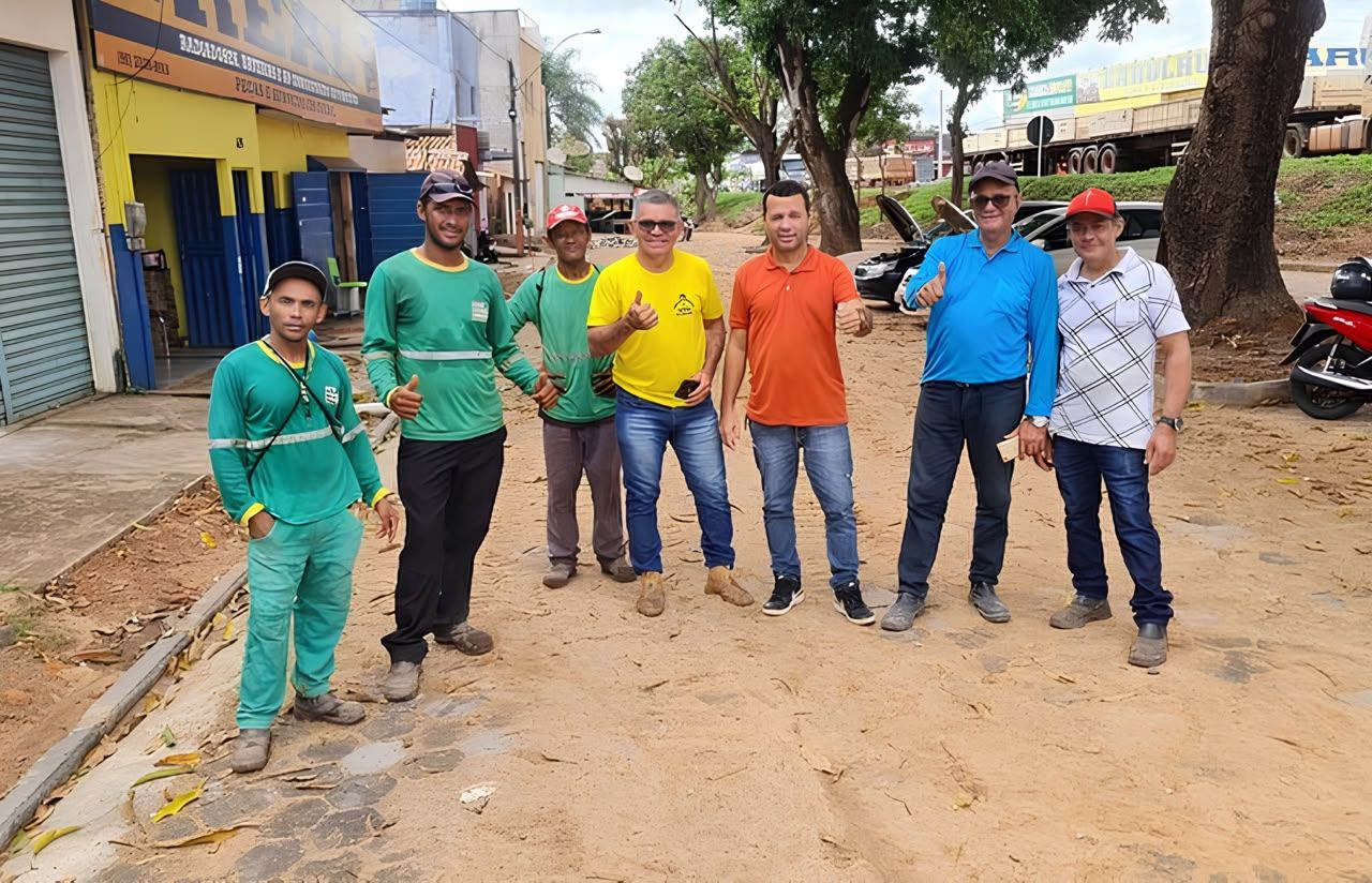 Foto principal da obra Bloqueteamento (pavimentação com blocos de concreto) da avenida Santa Luzia.