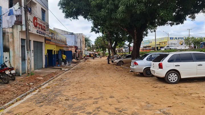 Foto 3 da obra Bloqueteamento (pavimentação com blocos de concreto) da avenida Santa Luzia.