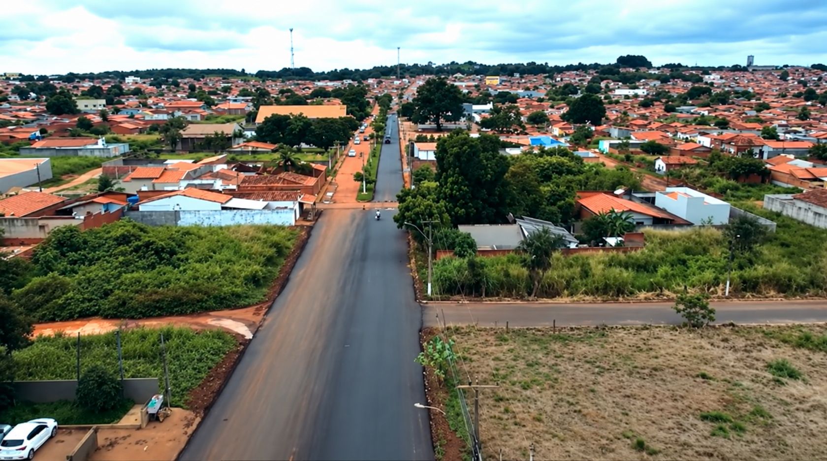Foto principal da obra Recuperação asfáltica e sarjetas da avenida Kenedy - Vila Ildemar